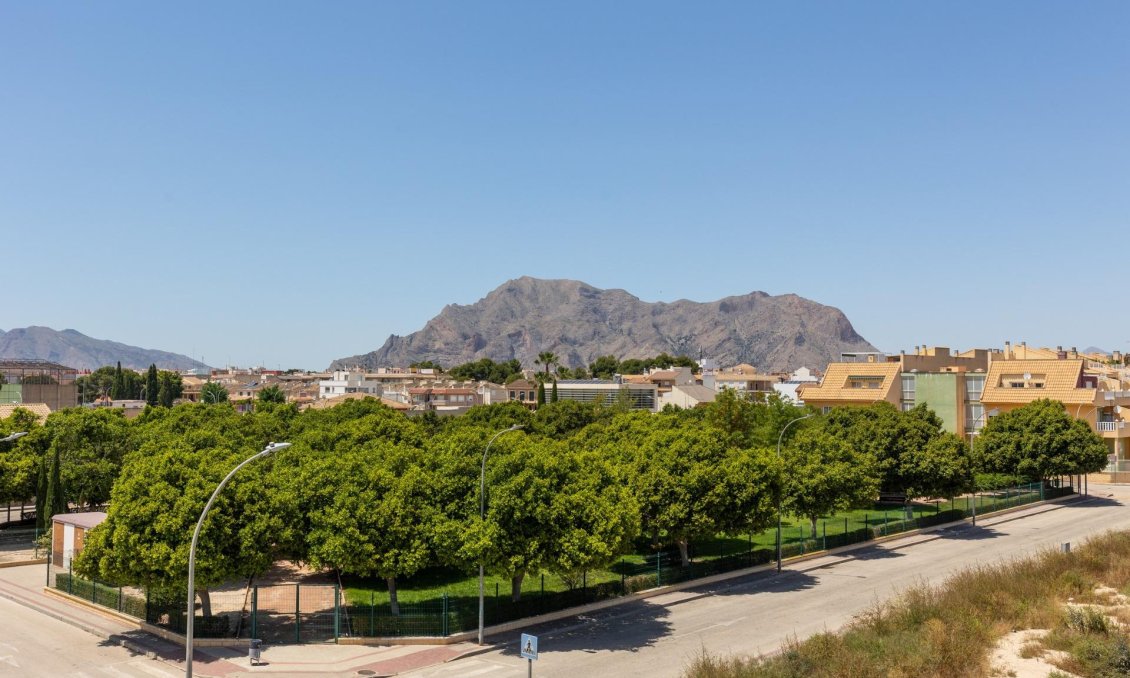 Neue Gebäude - Town House -
Rafal - pueblo