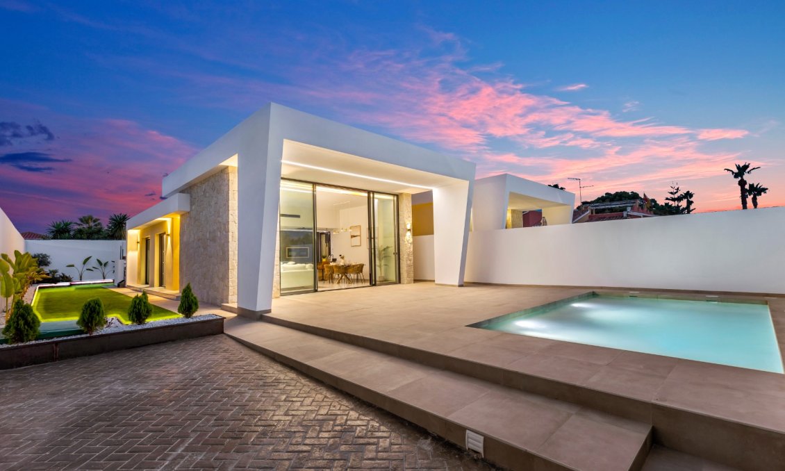 Resale - Villa -
El Chaparral - Inland