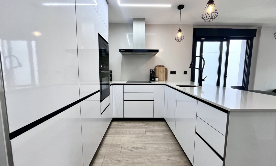 Wiederverkauf - Villa -
Punta Prima - Costa Blanca