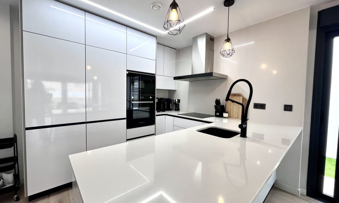 Wiederverkauf - Villa -
Punta Prima - Costa Blanca