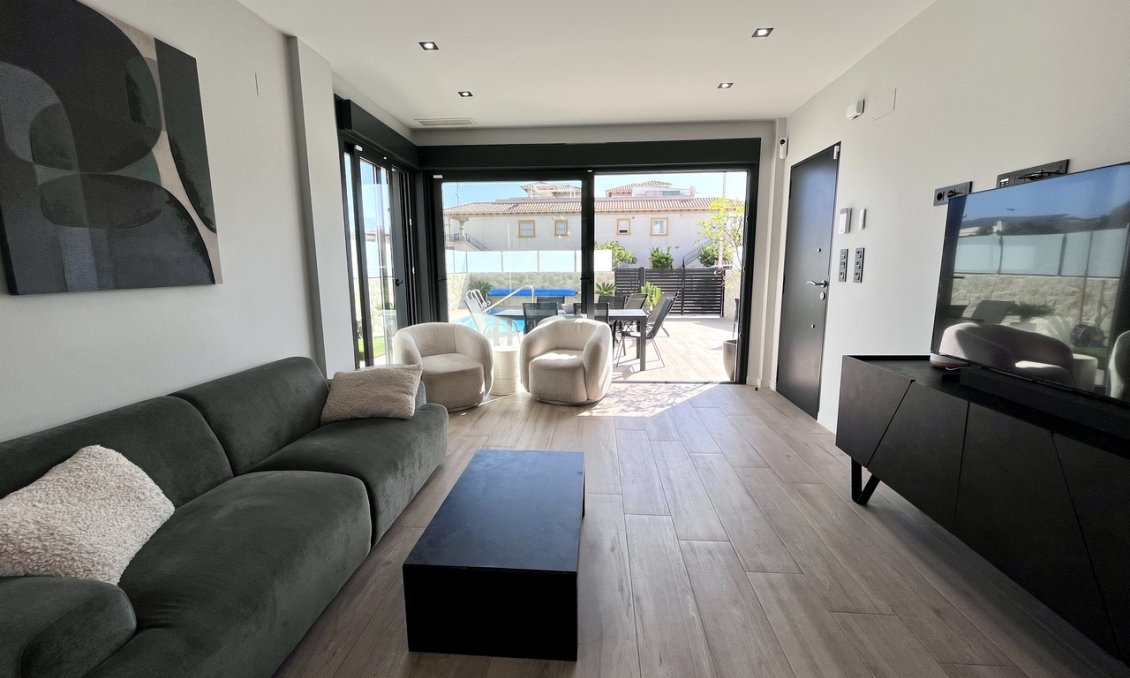 Wiederverkauf - Villa -
Punta Prima - Costa Blanca