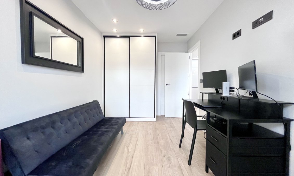 Wiederverkauf - Villa -
Punta Prima - Costa Blanca