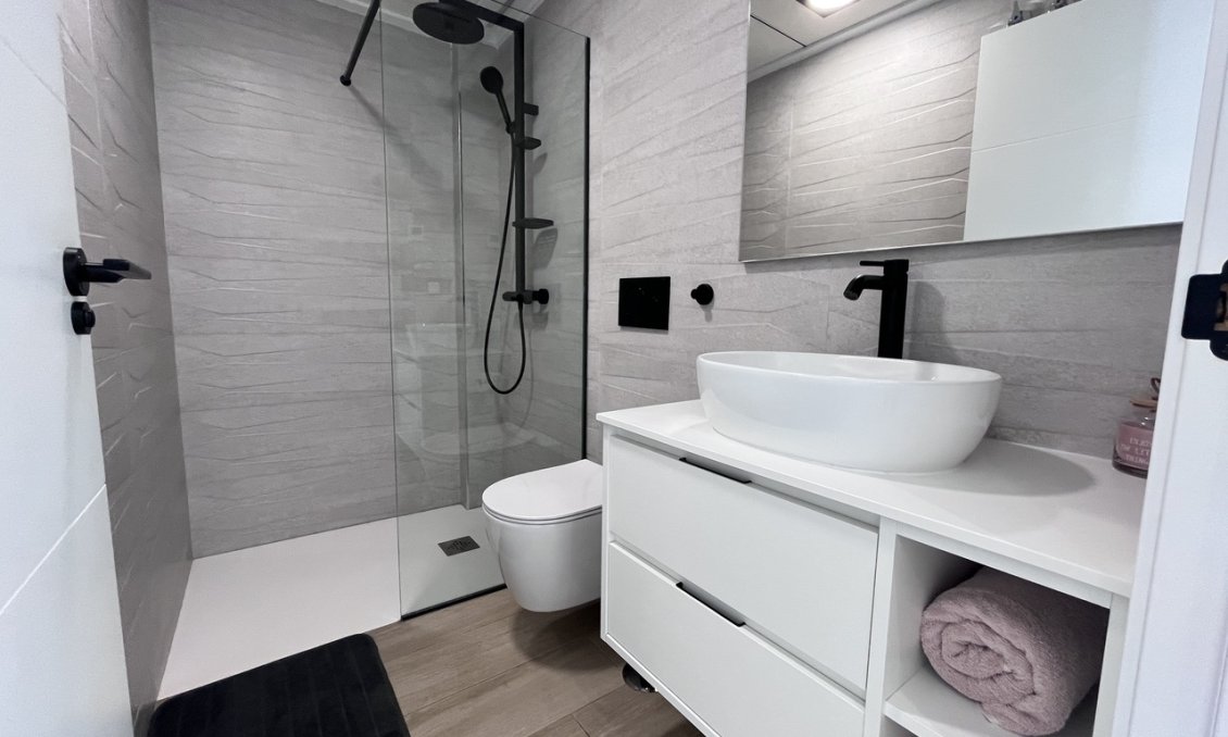 Wiederverkauf - Villa -
Punta Prima - Costa Blanca