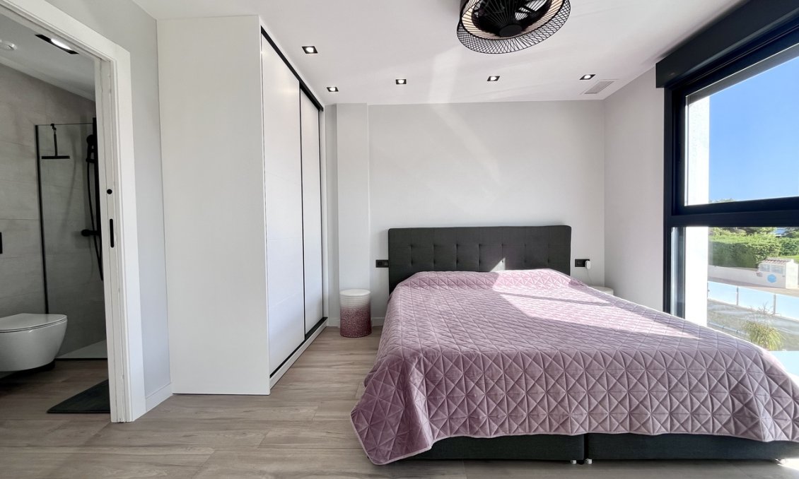 Wiederverkauf - Villa -
Punta Prima - Costa Blanca