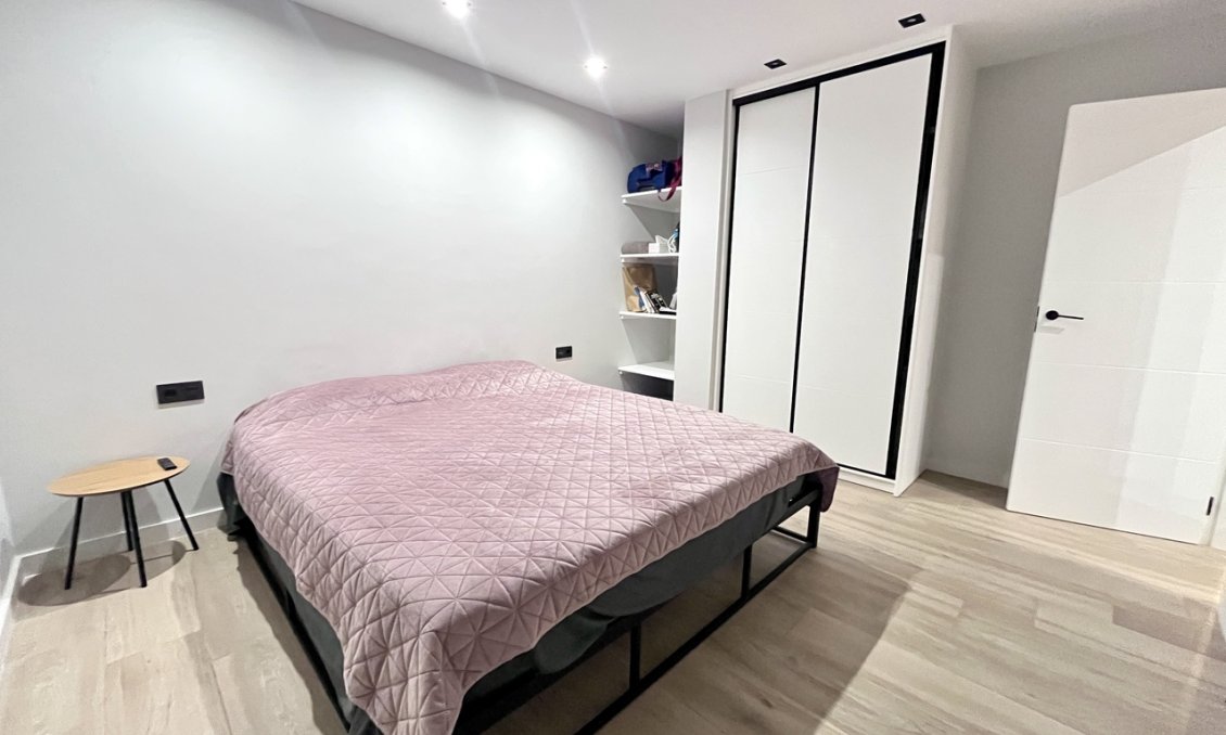 Wiederverkauf - Villa -
Punta Prima - Costa Blanca