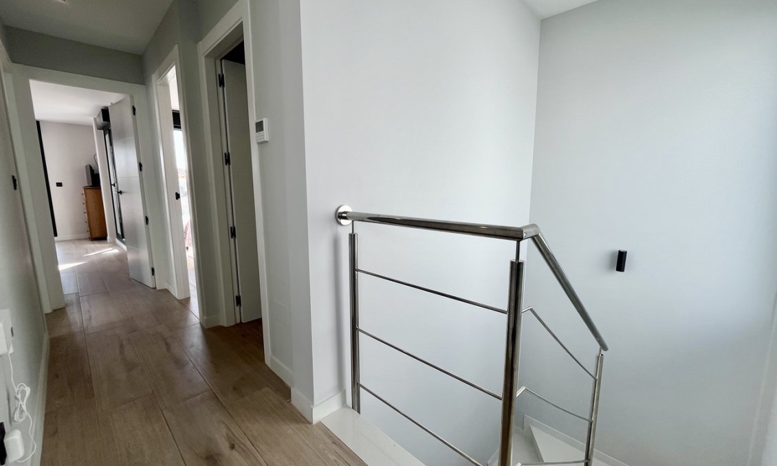 Wiederverkauf - Villa -
Punta Prima - Costa Blanca