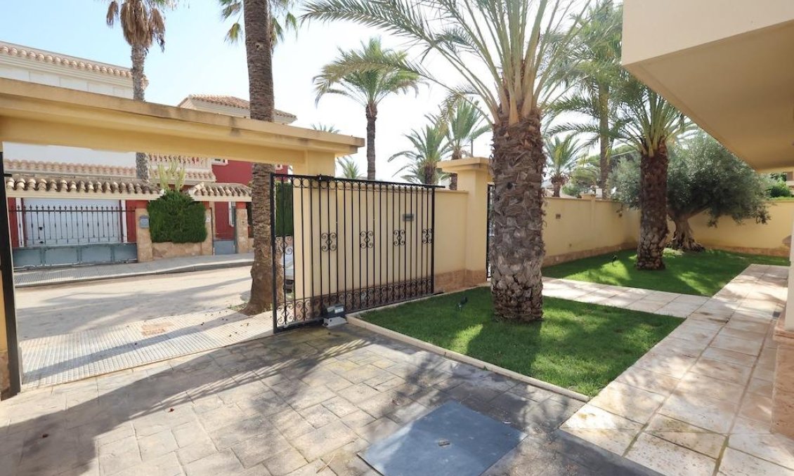 Wiederverkauf - Villa -
Cabo Roig - Costa Blanca