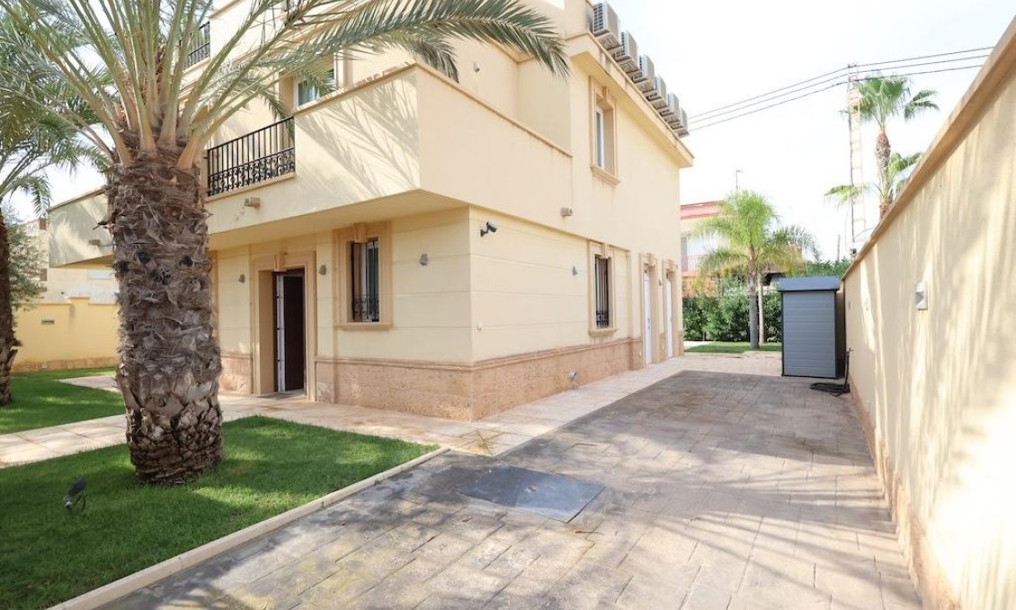 Wiederverkauf - Villa -
Cabo Roig - Costa Blanca