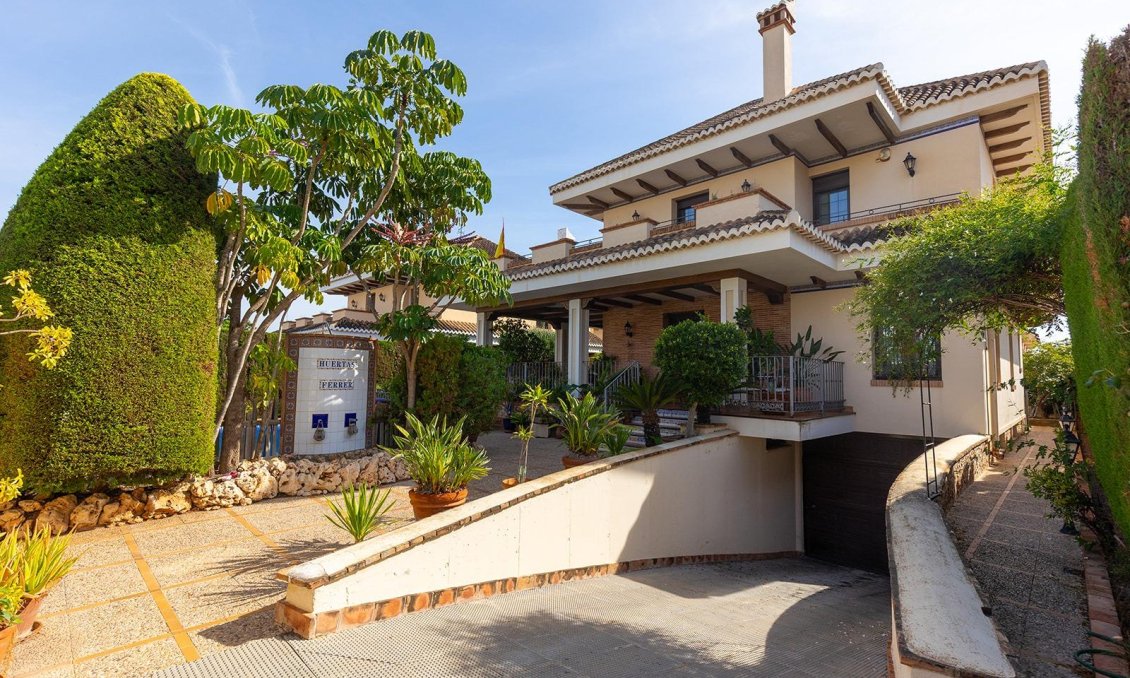 Resale - Villa -
Torrevieja - La Veleta