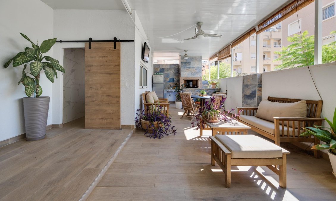 Resale - Town House -
Torrevieja - Centro