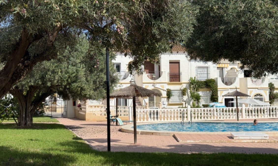 Resale - Duplex -
San Miguel de Salinas - Inland