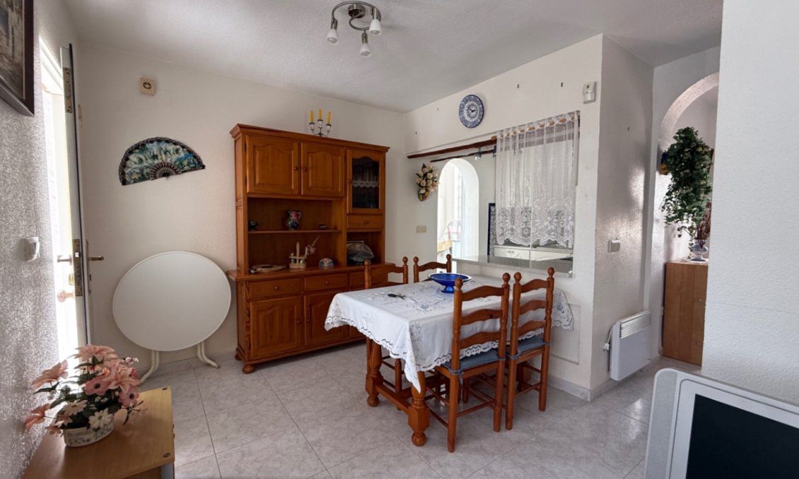 Resale - Duplex -
San Miguel de Salinas - Inland