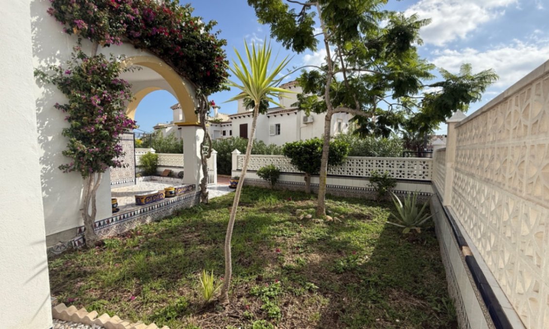 Resale - Duplex -
San Miguel de Salinas - Inland