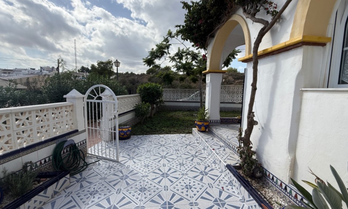 Resale - Duplex -
San Miguel de Salinas - Inland