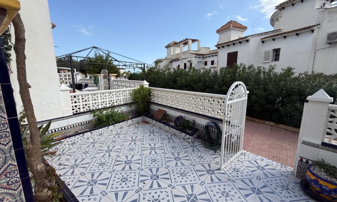 Resale - Duplex -
San Miguel de Salinas - Inland