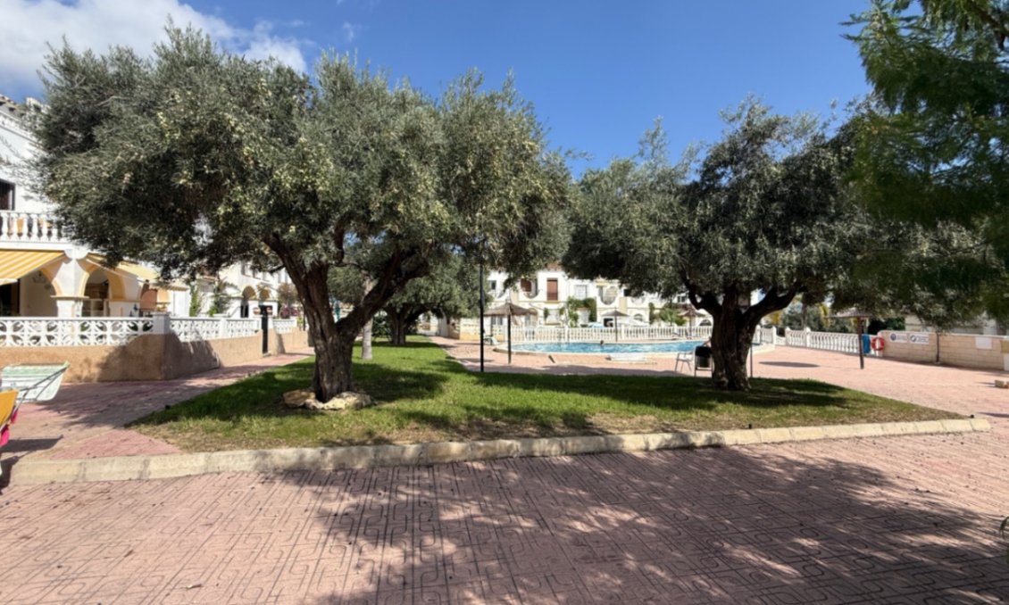 Resale - Duplex -
San Miguel de Salinas - Inland