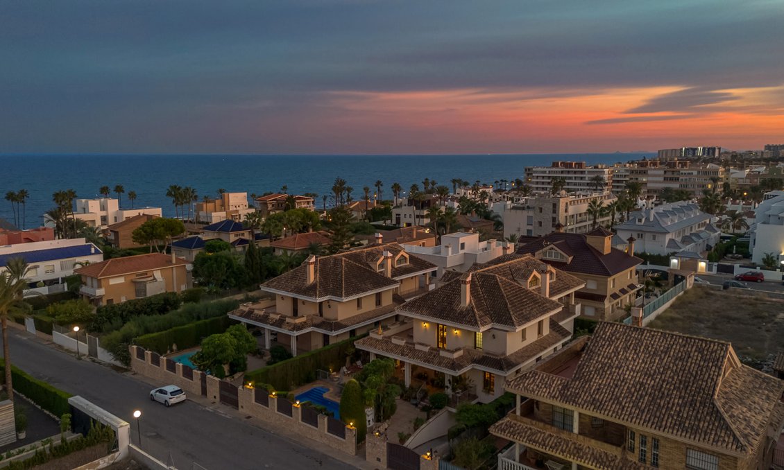 Resale - Villa -
Torrevieja - Costa Blanca