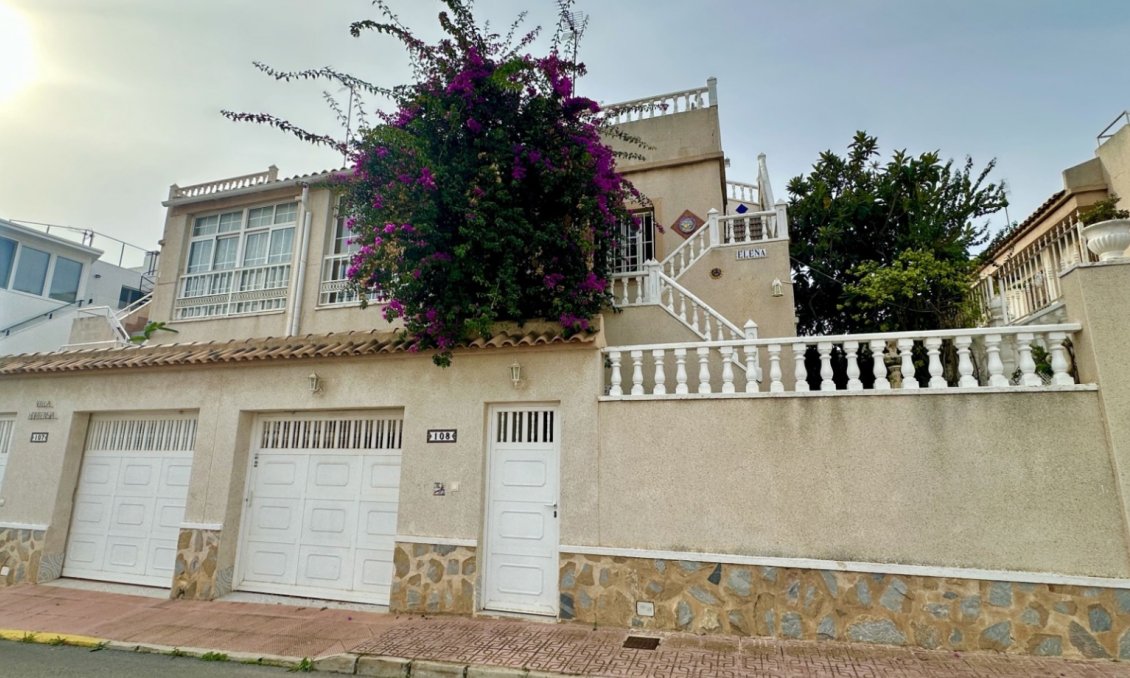 Resale - Town House -
Orihuela Costa - Costa Blanca