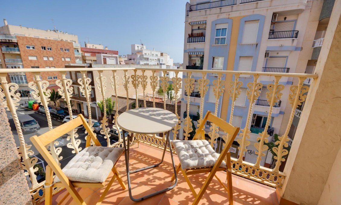 Resale - Apartment -
Torrevieja - Centro