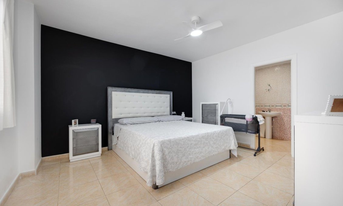 Resale - Apartment -
Torrevieja - Centro