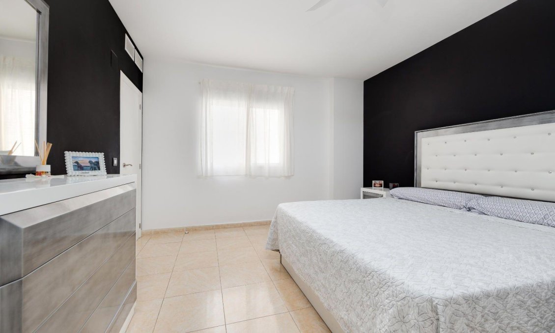 Resale - Apartment -
Torrevieja - Centro