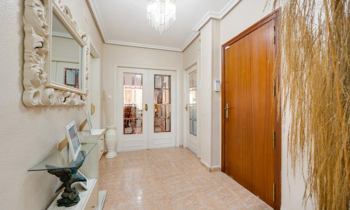 Resale - Apartment -
Torrevieja - Centro