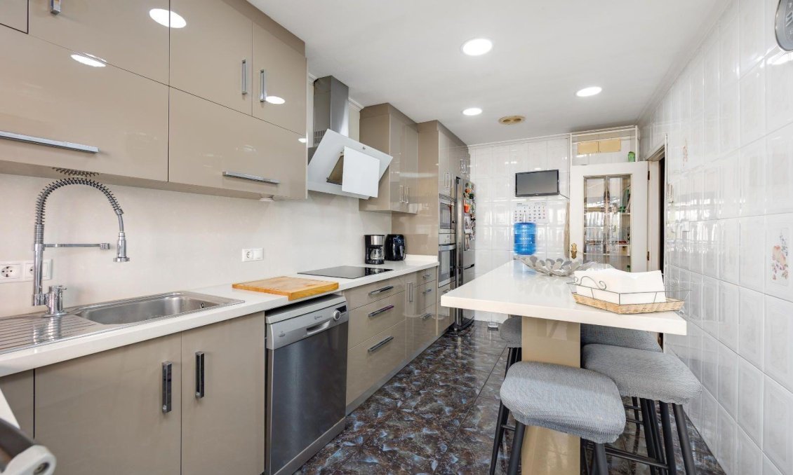 Resale - Apartment -
Torrevieja - Centro