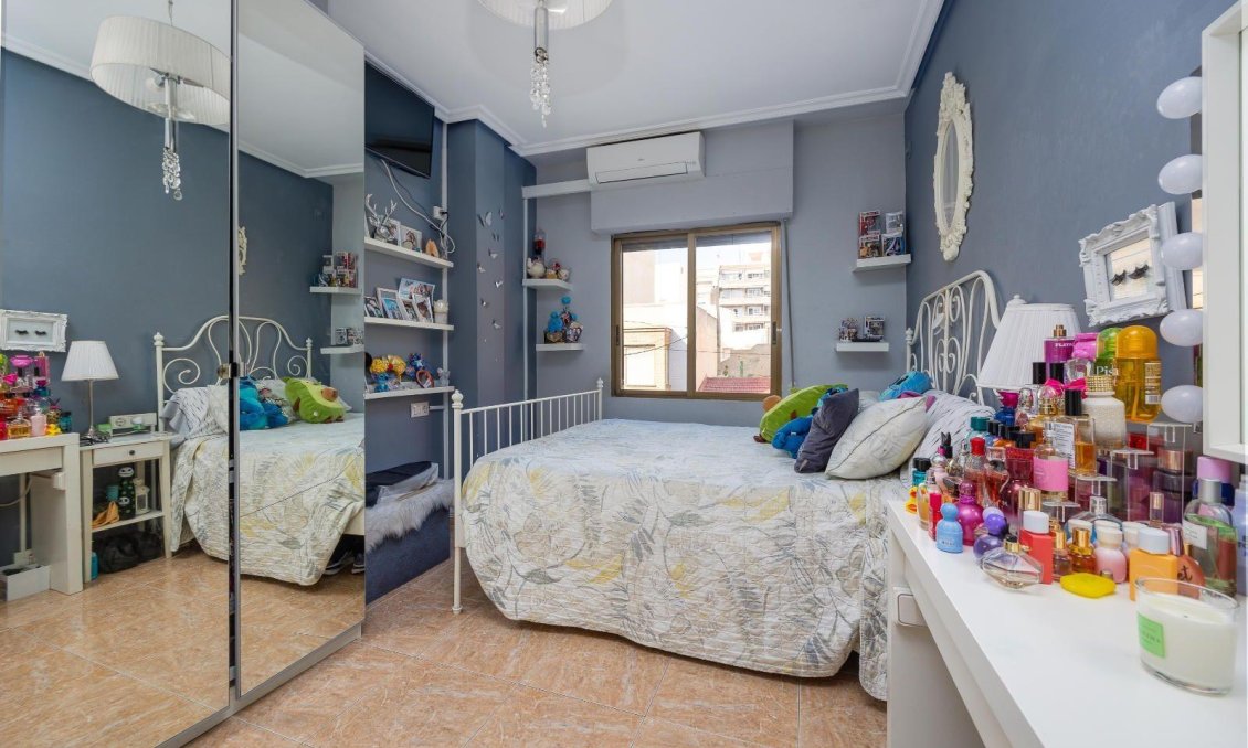 Resale - Apartment -
Torrevieja - Centro