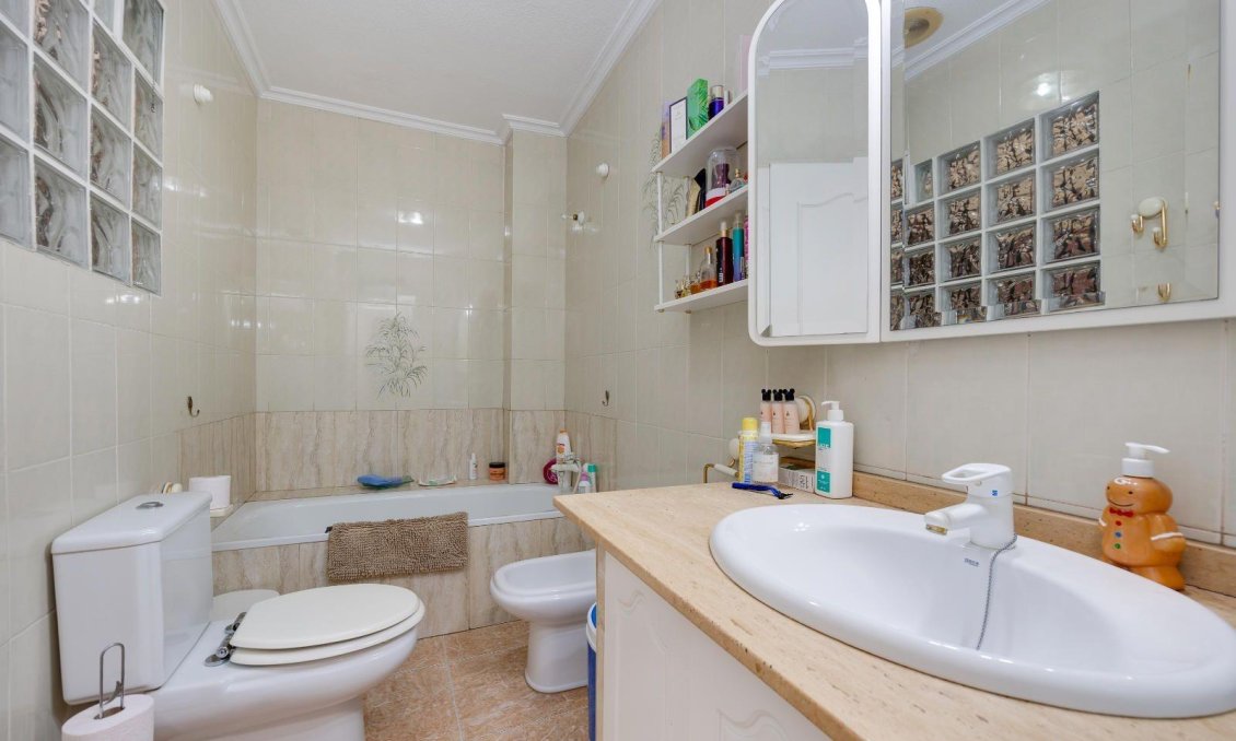 Resale - Apartment -
Torrevieja - Centro