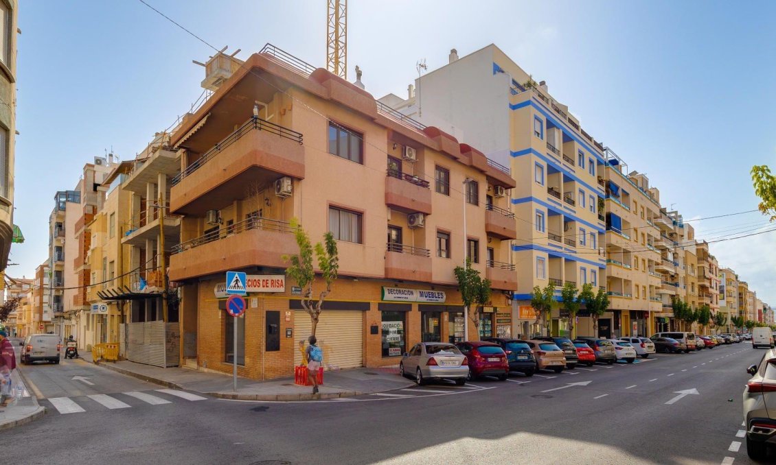 Resale - Apartment -
Torrevieja - Centro
