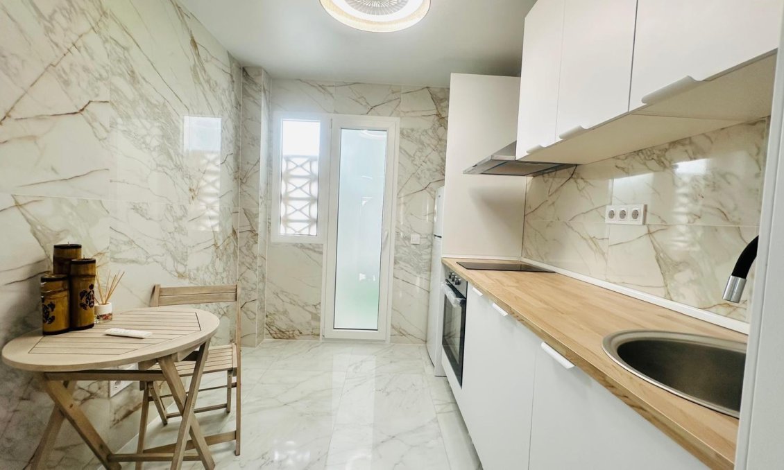 Resale - Apartment -
Torrevieja - Playa del Cura