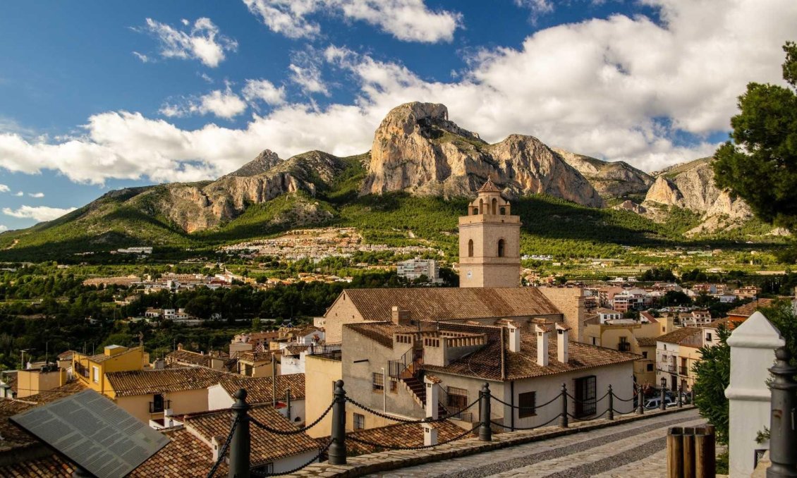 Neue Gebäude - Town House -
Polop - PAU1