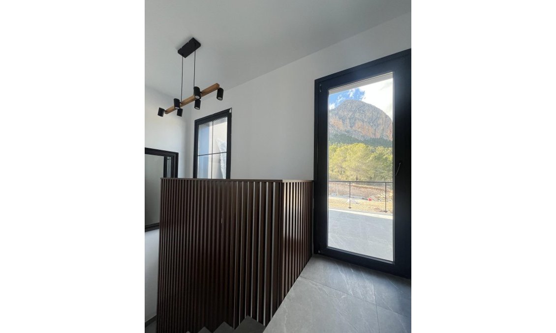 Neue Gebäude - Town House -
Polop - PAU1