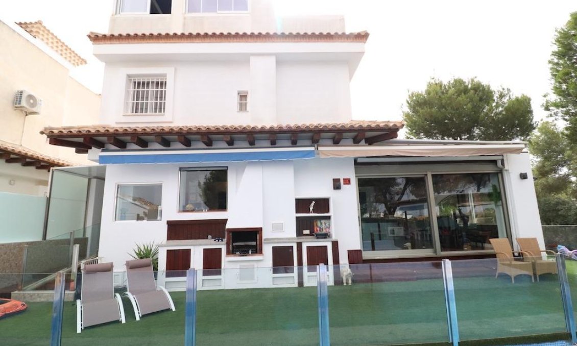 Resale - Villa -
Orihuela Costa - Costa Blanca