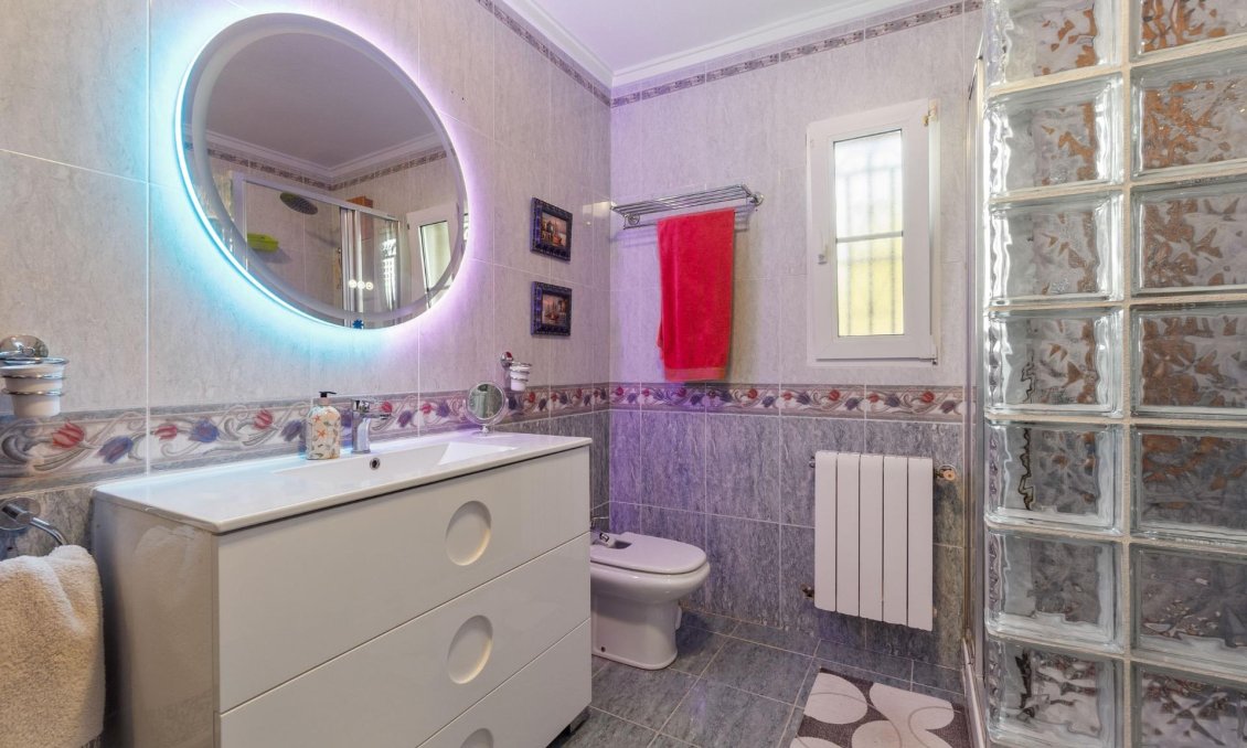 Resale - Villa -
Torrevieja - Los Balcones