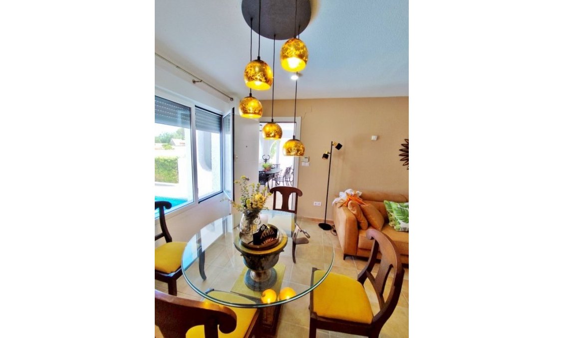 Resale - Villa -
San Miguel de Salinas - Inland