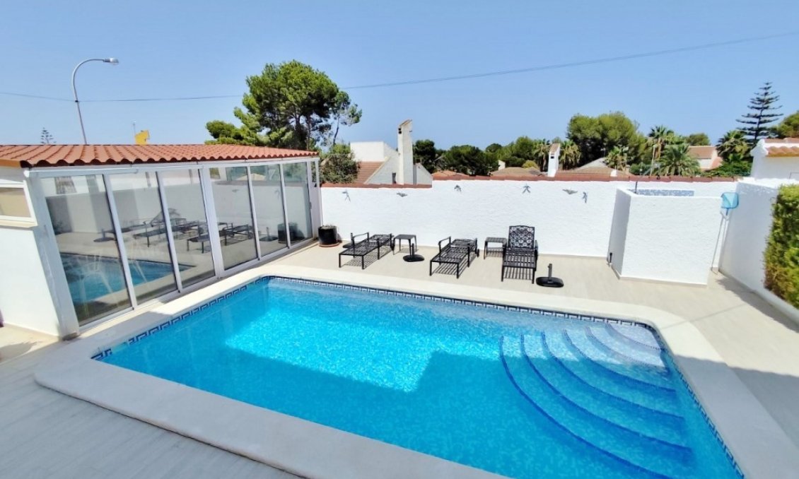 Resale - Villa -
San Miguel de Salinas - Inland