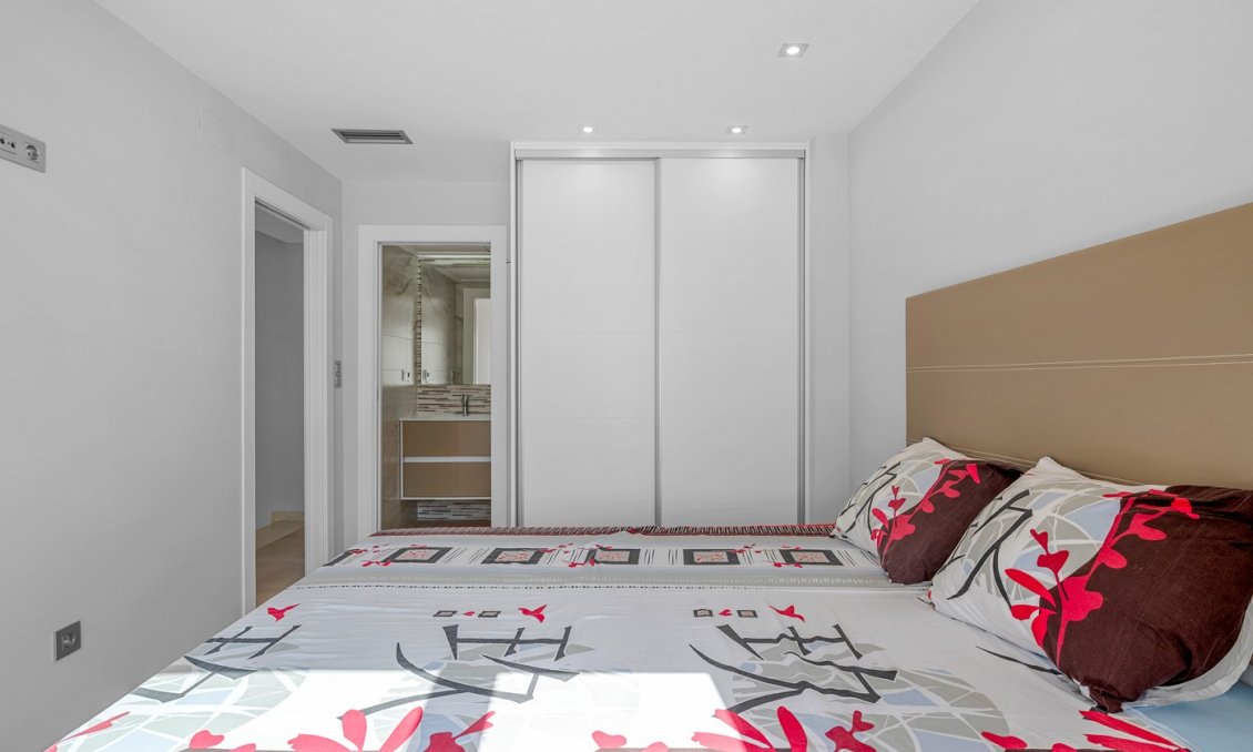 Wiederverkauf - Villa -
Orihuela - Inland