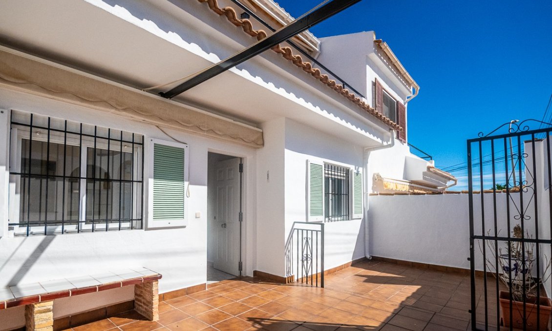 Resale - Villa -
San Miguel de Salinas - Inland