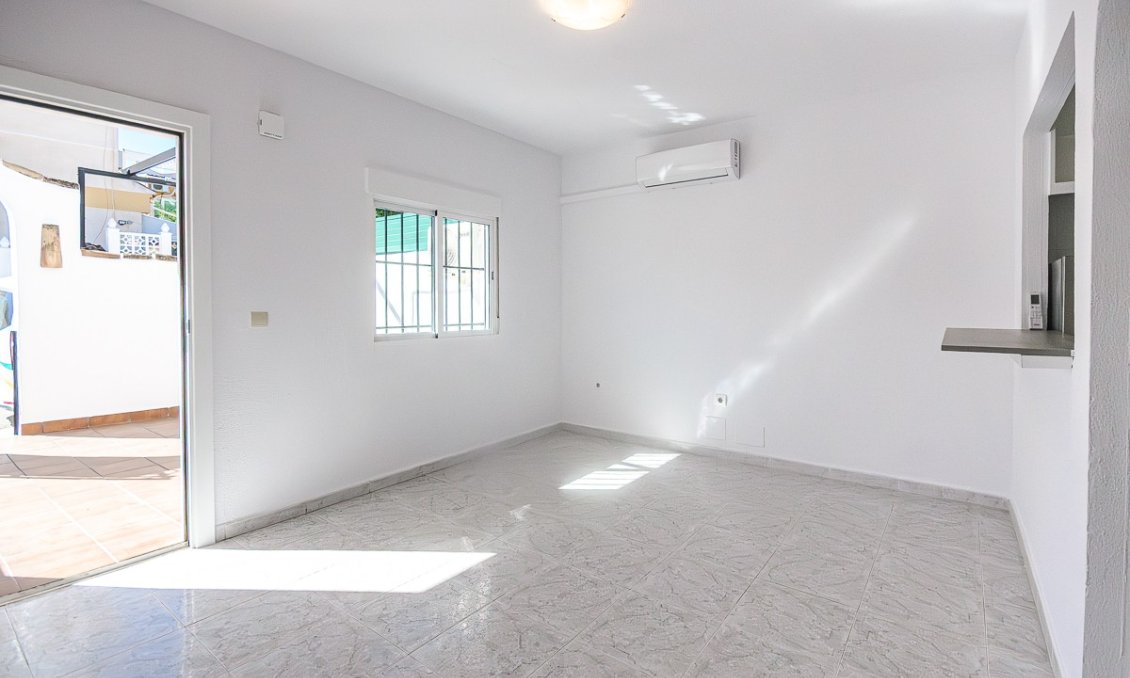 Resale - Villa -
San Miguel de Salinas - Inland