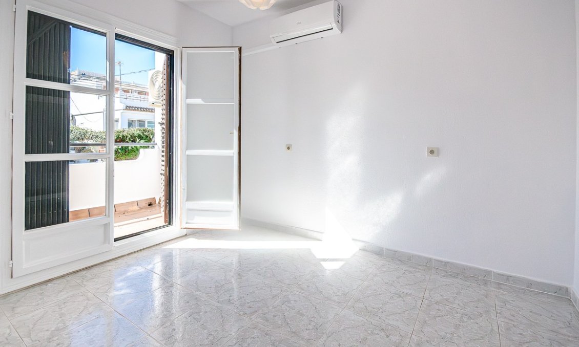 Resale - Villa -
San Miguel de Salinas - Inland