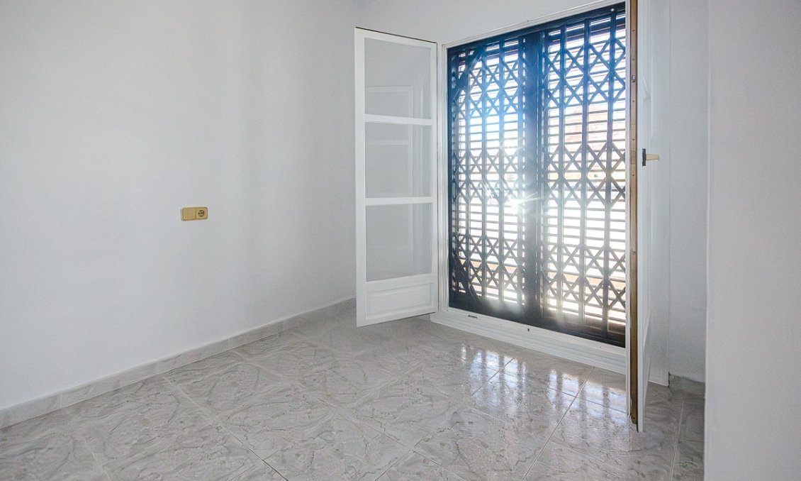 Resale - Villa -
San Miguel de Salinas - Inland