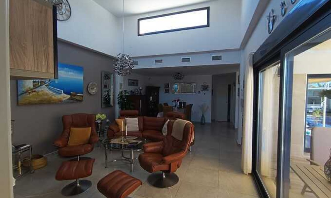 Resale - Villa -
Daya Nueva - Costa Blanca