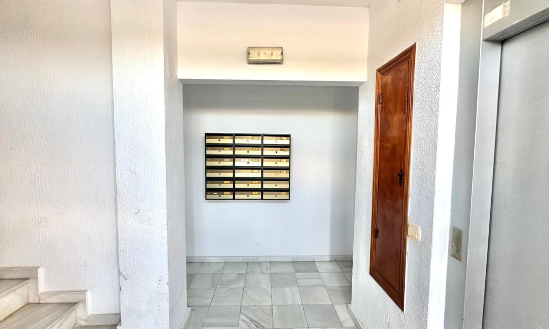 Resale - Apartment -
Torrevieja - Aguas Nuevas