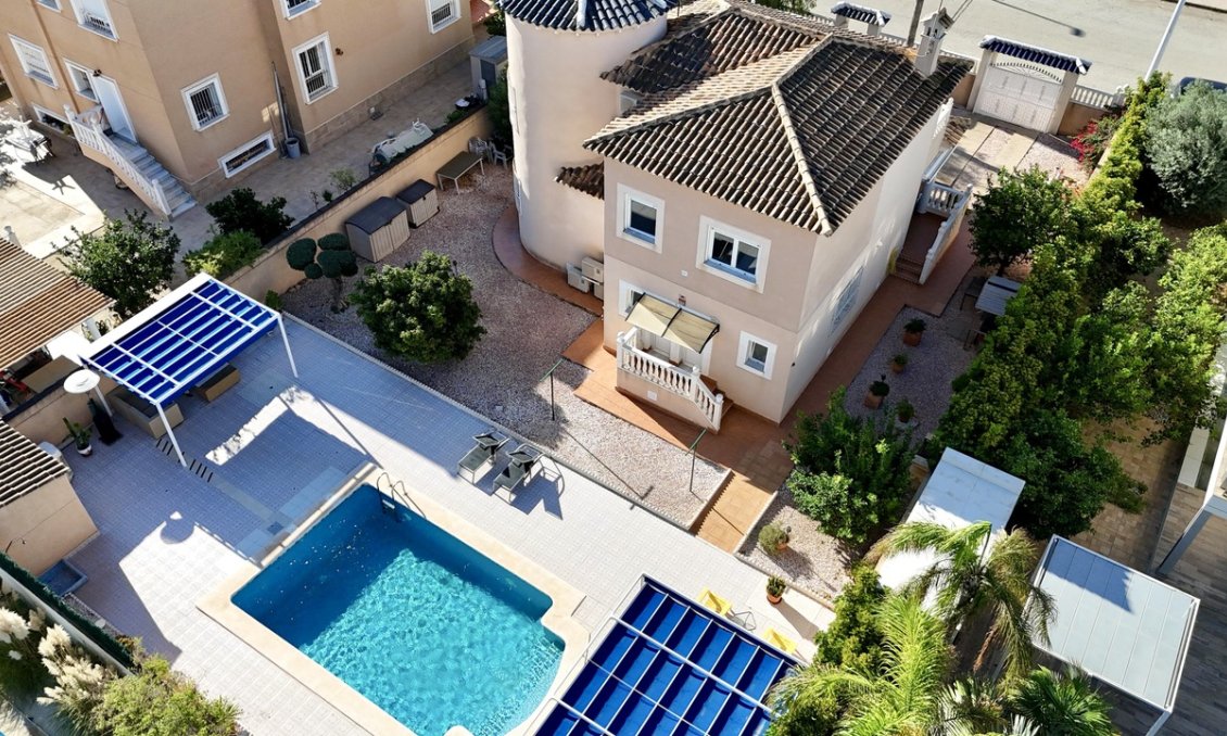 Resale - Villa -
La Zenia - Costa Blanca