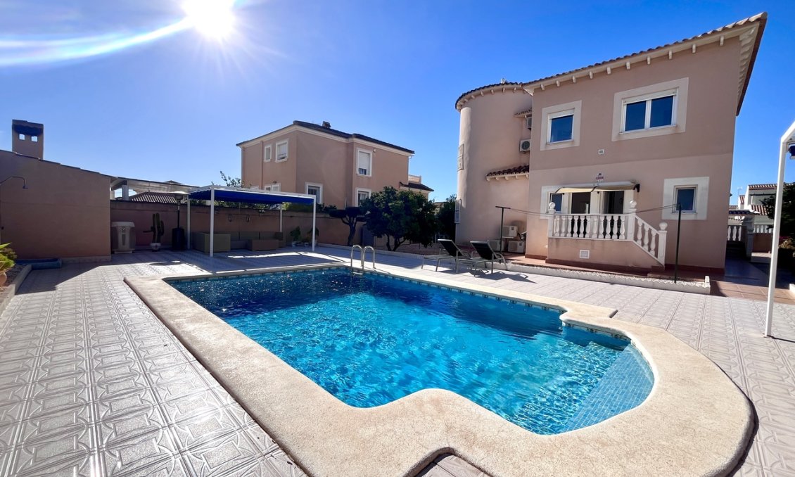 Resale - Villa -
La Zenia - Costa Blanca