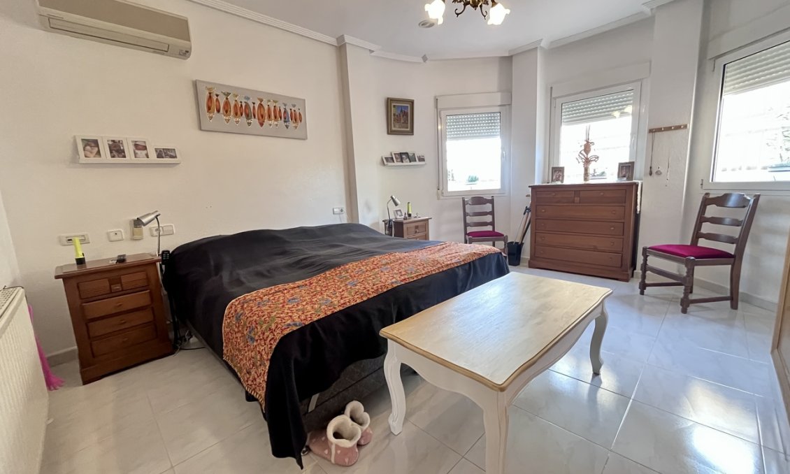 Resale - Villa -
La Zenia - Costa Blanca