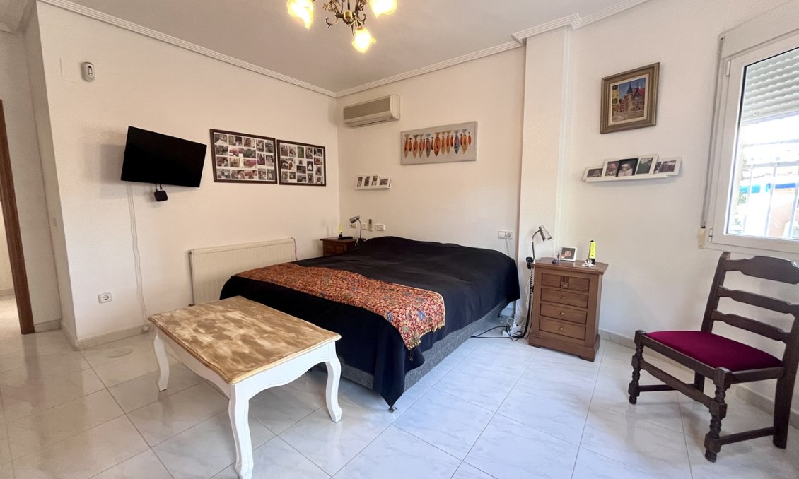 Resale - Villa -
La Zenia - Costa Blanca