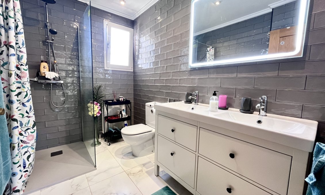 Resale - Villa -
La Zenia - Costa Blanca