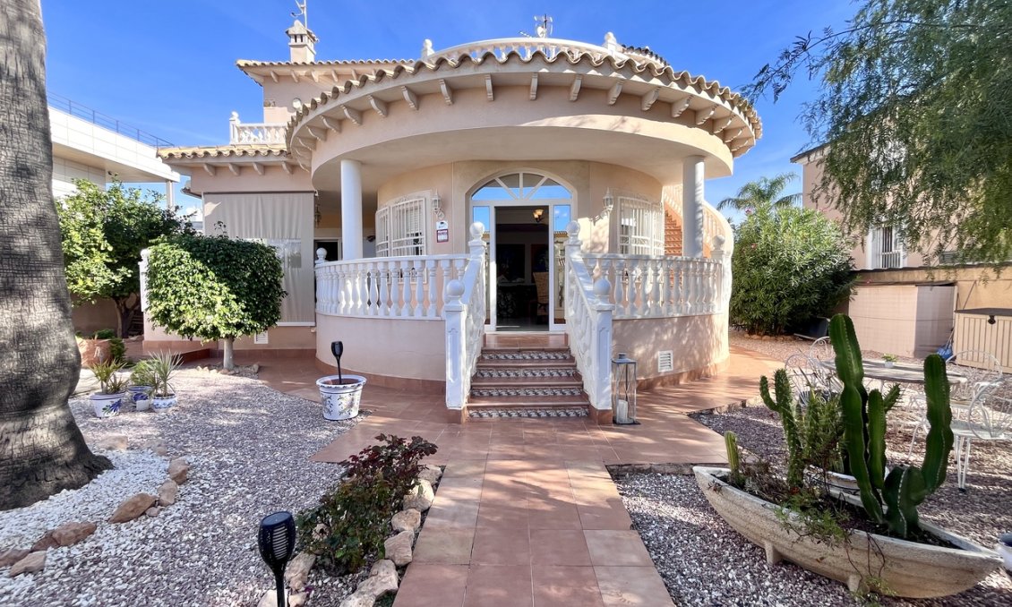 Resale - Villa -
La Zenia - Costa Blanca